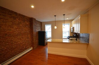 349 Sumner St, Unit 1 in Boston, MA - Foto de edificio - Building Photo