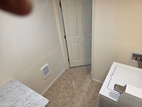 95 South St, Unit 2nd floor in Hanover, PA - Building Photo - Building Photo