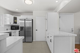 3200 S Sepulveda Blvd in Los Angeles, CA - Building Photo - Building Photo