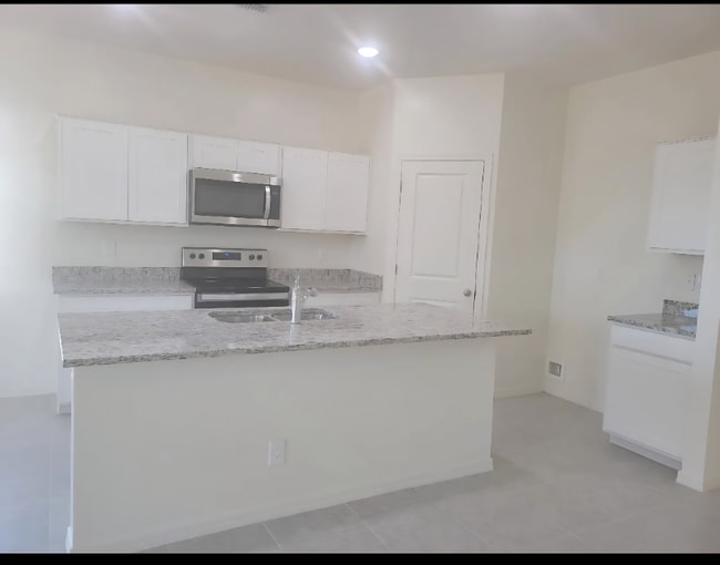 3611-3613 W Santa Barbara Ave in Maricopa, AZ - Foto de edificio - Building Photo