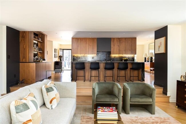 property at 902 Cumberland Rd NE