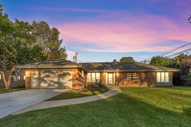 property at 6811 N Kenneth Ave
