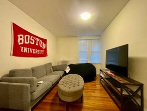 316 Saint Paul St, Unit 1 in Brookline, MA - Foto de edificio - Building Photo