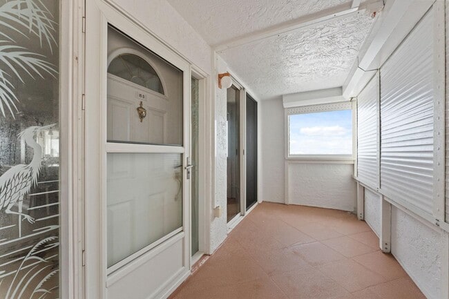 17940 Gulf Blvd in Redington Shores, FL - Foto de edificio - Building Photo