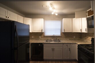 1200 Walnut Ave in Austin, TX - Building Photo - Building Photo