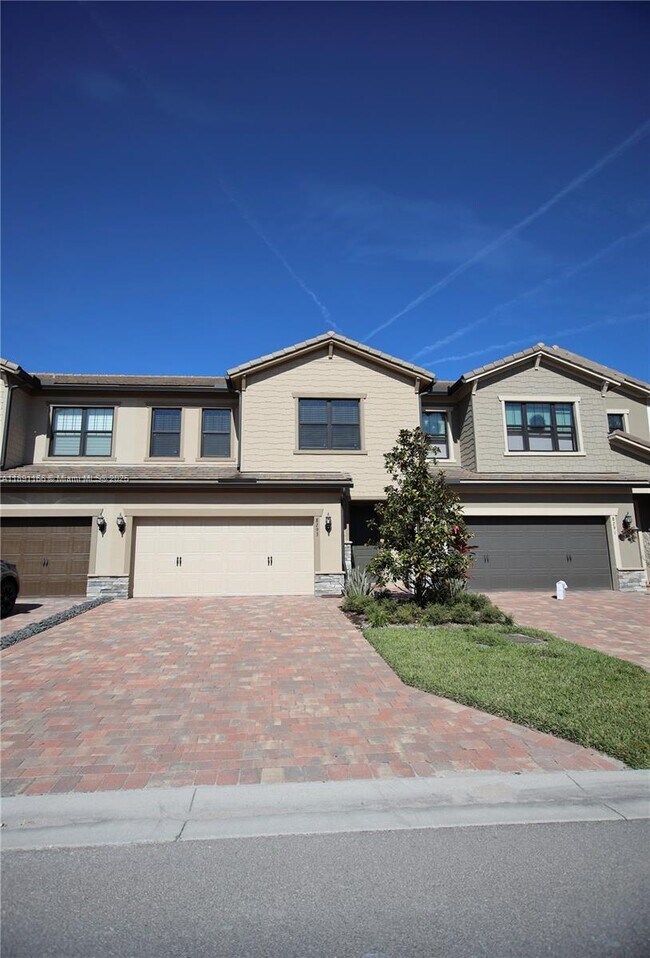 8293 Cadre Noir Rd in Wellington, FL - Building Photo - Building Photo