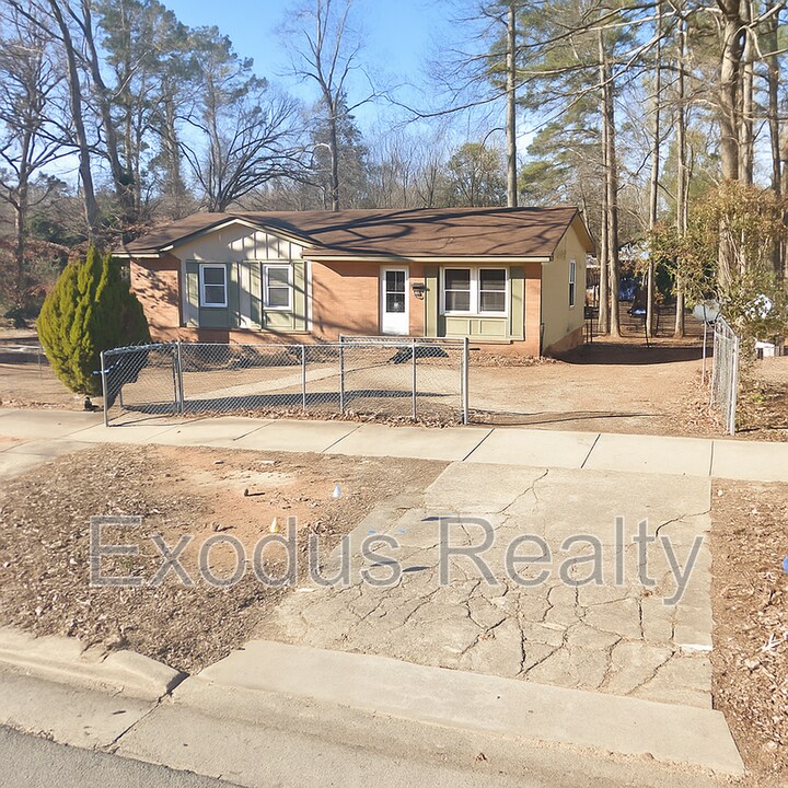 401 Hickory Ave in Sanford, NC - Building Photo