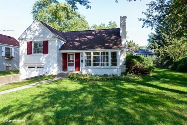 property at 10 Williamsburg Ct