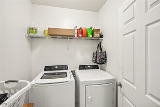 3421 Cancun Ct in Cape Coral, FL - Foto de edificio - Building Photo