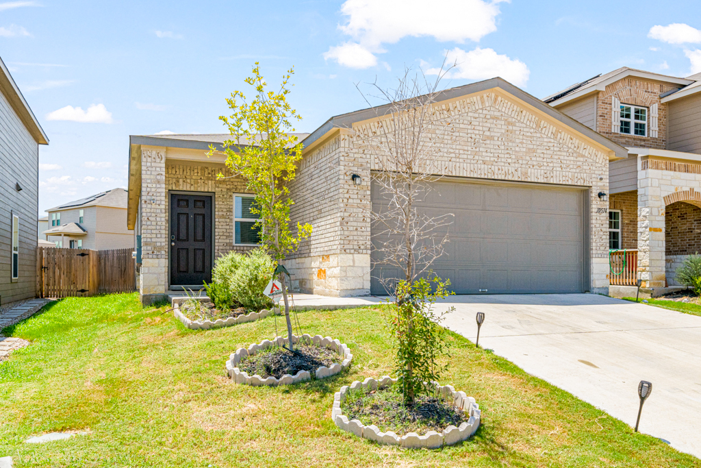 10514 Rayburn Lndg in San Antonio, TX - Foto de edificio