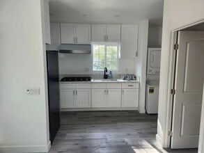 6939 Wilbur Ave in Los Angeles, CA - Building Photo - Building Photo