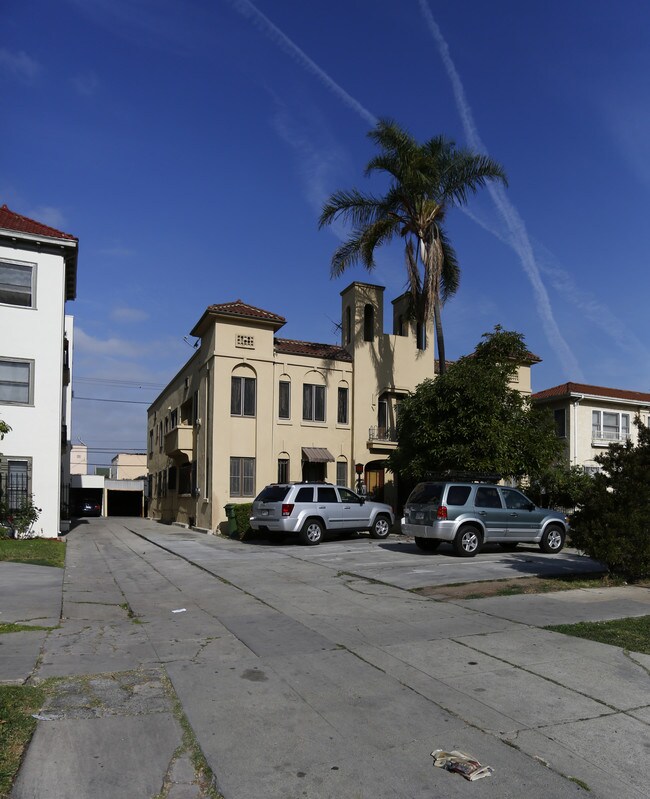 231 S New Hampshire Ave in Los Angeles, CA - Foto de edificio - Building Photo