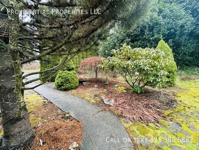 20620 Larch Way in Lynnwood, WA - Building Photo - Building Photo