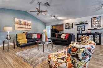 Polo Run Apartments in Kissimmee, FL - Building Photo - Interior Photo