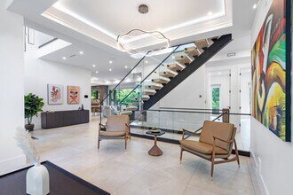 2505 Edgemont Blvd in North Vancouver, BC - Building Photo - Building Photo