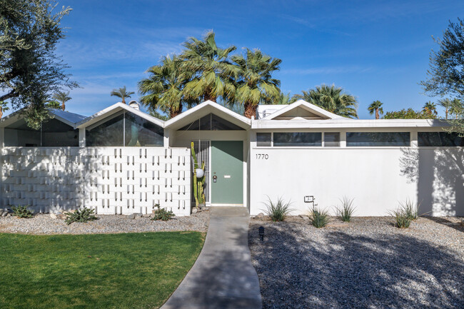 1750 S Araby Dr in Palm Springs, CA - Building Photo - Building Photo