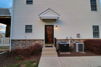 1810 Merlot Dr in Easton, PA - Building Photo - Building Photo