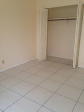 230 NE 40th St in Oakland Park, FL - Building Photo - Building Photo