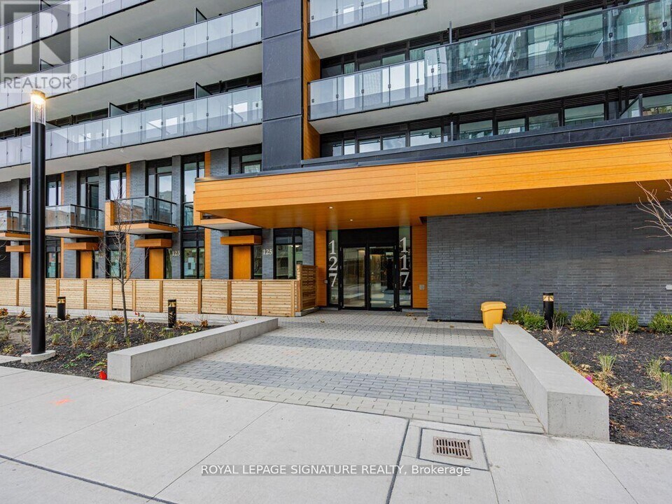 127 Broadway Ave in Toronto, ON - Building Photo