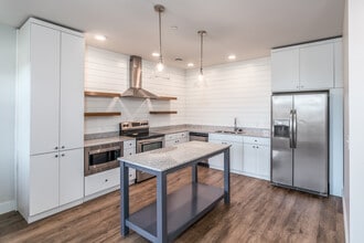 The Village Flats in Tulsa, OK - Foto de edificio - Interior Photo