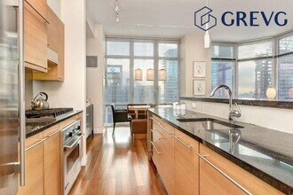 10 W End Ave in New York, NY - Building Photo - Building Photo