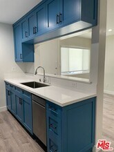 27 Anchorage St in Marina Del Rey, CA - Building Photo - Building Photo