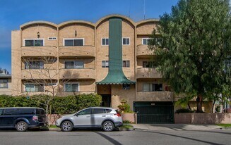 5333 Russell Ave in Los Angeles, CA - Building Photo
