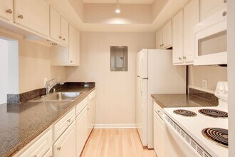 8205 Whispering Oaks Way in Gaithersburg, MD - Building Photo - Building Photo