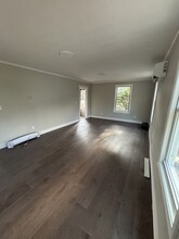 968 Oak St in East Hartford, CT - Building Photo - Building Photo
