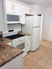 836 Belmont St, Unit 1 in Watertown, MA - Foto de edificio - Building Photo