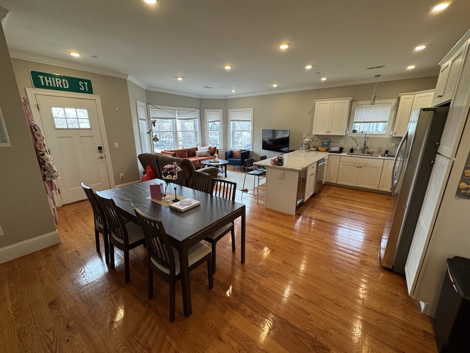 116 Holland St, Unit 3 in Somerville, MA - Building Photo