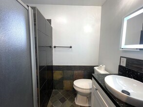 8822 Tyrone Ave in Los Angeles, CA - Building Photo - Building Photo