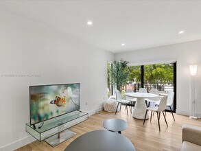 1134 71st St in Miami Beach, FL - Foto de edificio - Building Photo