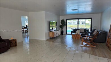 16653 Golfview Dr in Weston, FL - Building Photo - Building Photo