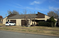 4801-4901 SE Hickory Ave in Broken Arrow, OK - Building Photo - Building Photo