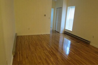 533 Monroe St in Hoboken, NJ - Building Photo - Building Photo