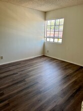 9511 Darby Ave in Northridge, CA - Building Photo - Building Photo