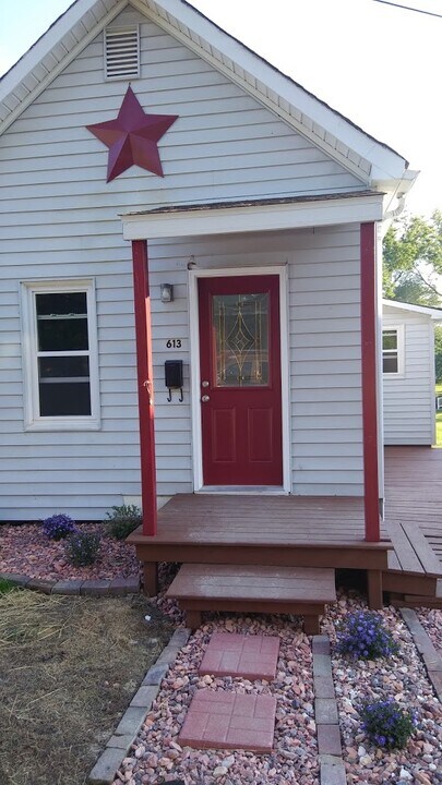 613 E Water St in Princeton, IN - Foto de edificio