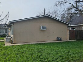 2704 29th Ave in Sacramento, CA - Building Photo