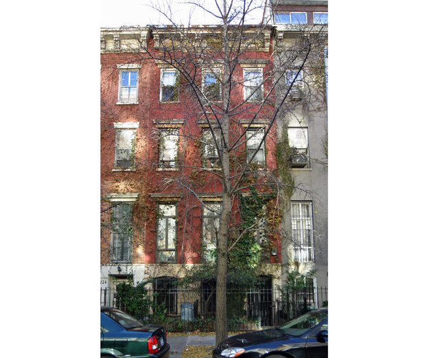 226 W 22nd St