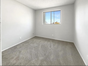 5989 Chaumont Dr in San Diego, CA - Foto de edificio - Building Photo