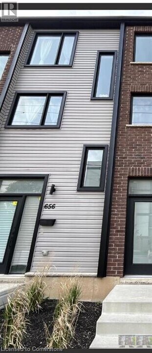 650 Victoria St N in Kitchener, ON - Building Photo