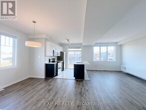 40 Teelin Cir in Ottawa, ON - Building Photo - Building Photo