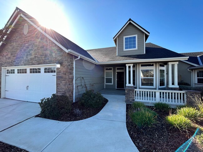 3731 W Vine Ave in Visalia, CA - Building Photo - Building Photo