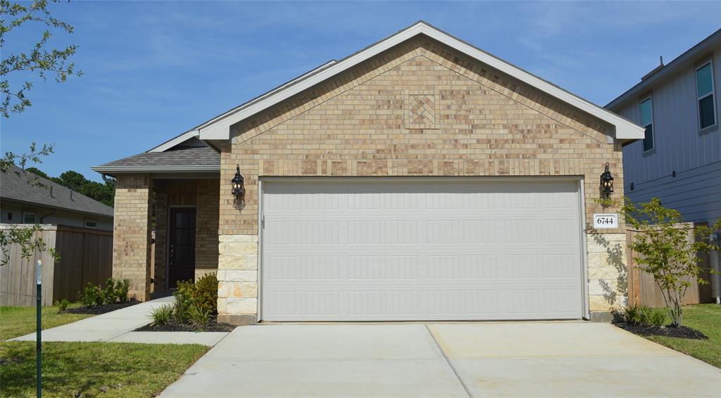 6744 Chinapkin Oak Ln in Conroe, TX - Foto de edificio