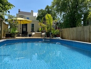 293 E Bringhurst St in Philadelphia, PA - Building Photo - Building Photo