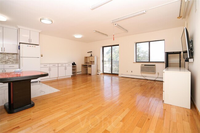 147-45 Barclay Ave in Queens, NY - Building Photo - Building Photo