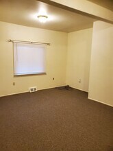 1055 Saxonburg Blvd, Unit 1 floor in Glenshaw, PA - Foto de edificio - Building Photo