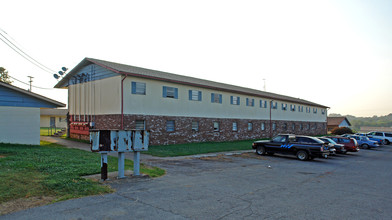 Foothills Crossing Apartments in Maryville, TN - Building Photo - Building Photo