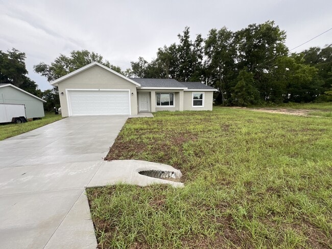 18 Maple Ln in Ocklawaha, FL - Foto de edificio - Building Photo